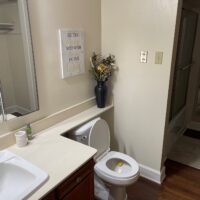 Room rental bathroom at Lakeview Lodge