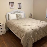 Master bedroom room rental at Lakeview Lodge