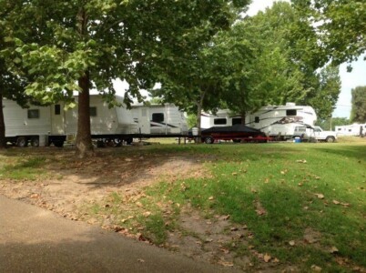 Row of camping trailers at Lakeview Lodge