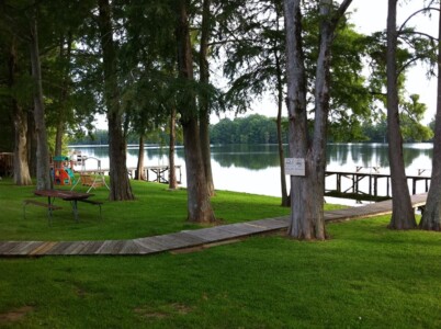 Backyard with lake at Lakeview Lodge